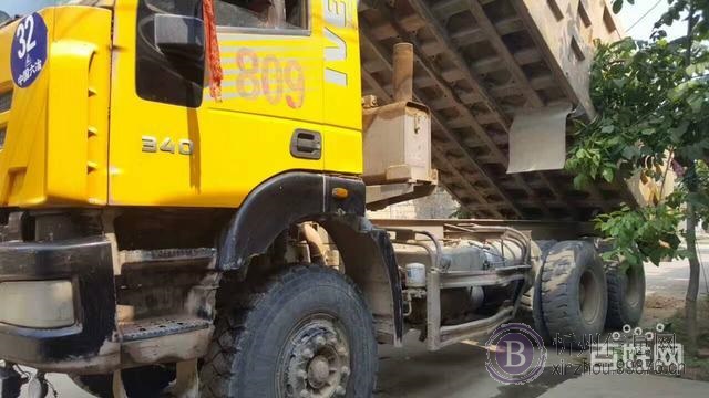 本地急售多台10-16年后八轮自卸车